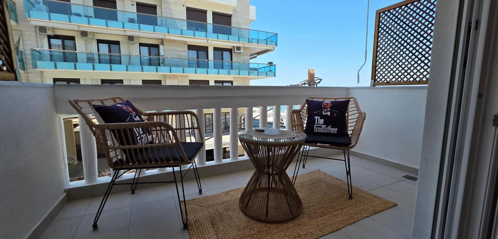 Marlon Brando SEA VIEW studio Peraía 0*,  ギリシャ